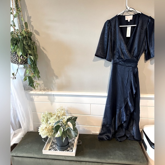NWT Francesca’s Satin Wrap Dress - Picture 2 of 6